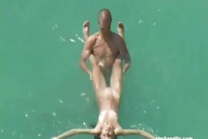 اغوا شده توسط گربه سفت