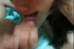 لب به لب ضخیم دو خانم مقعد را به آسمان ارگاسم هل می دهد
