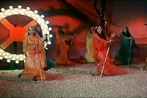 شلخته ورزش اجازه می دهد شیر از جوانان خود را برای شما